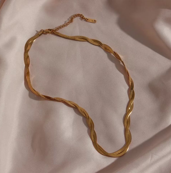 You Got Me Twisted Necklace – LoveNoor